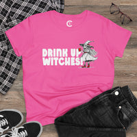 'Drink Up Witches' Women's Fitted T-Shirt - Party Witch with Red Solo Cup for Girl Power Vibes